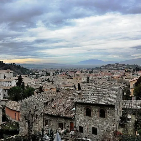 Via F.lli Cairoli 3 شقة *